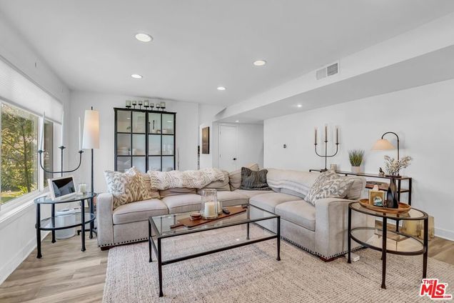 18547 Collins Street Unit B1