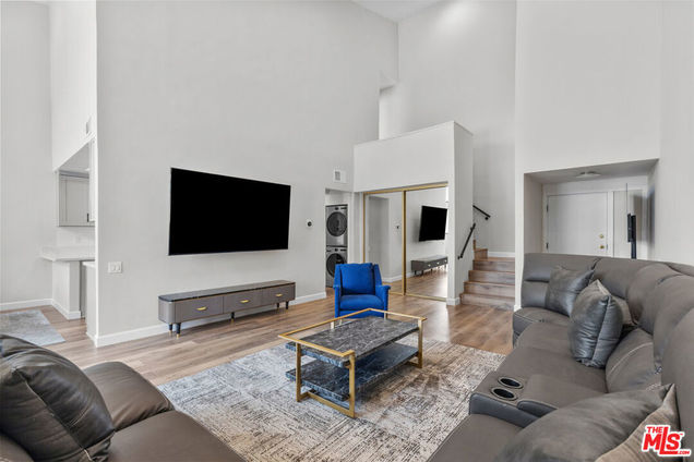 5310 Zelzah Avenue Unit 302