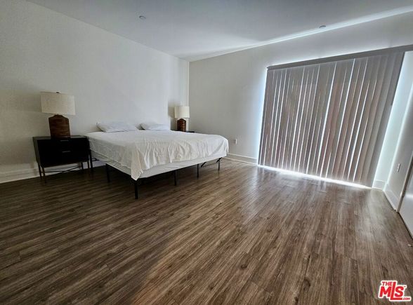 #25560385 Los Angeles, CA Condo Active - Photo 1 of 46. Opens carousel modal