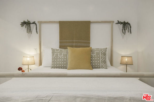 718 #B Vernon Avenue Venice, CA House Active - Photo 1 of 11. Opens carousel modal