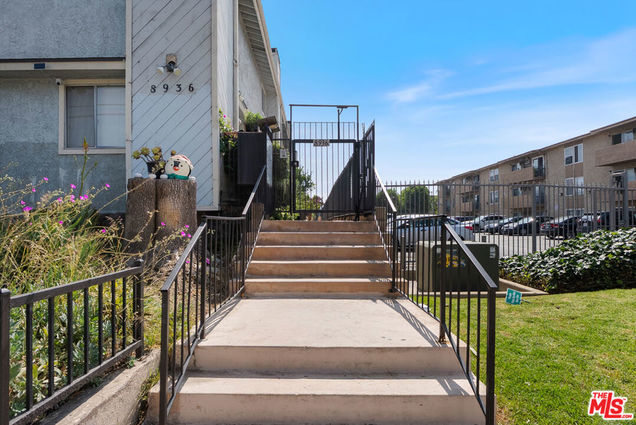 8936 Willis Avenue Unit 11