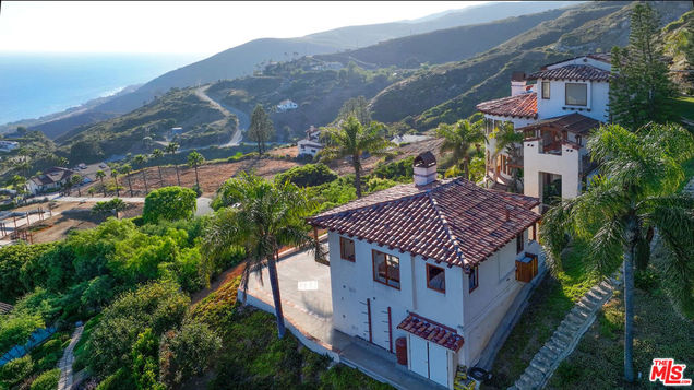 4240 Avenida De La Encinal