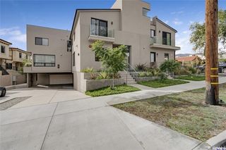 2222 Montrose Avenue Unit B