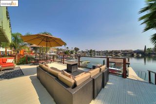 1842 Dolphin Place