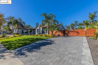 1445 Pinegrove Way