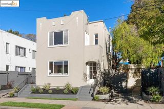 2415 Dowling Place