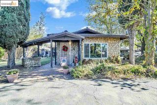 1501 Trembath Ln