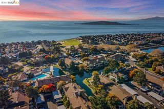 5 Lakeshore Ct