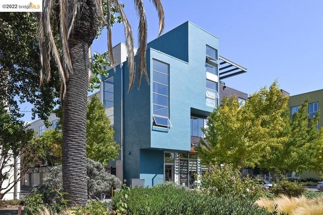 55 Loop 22 Emeryville, CA Condo Sold - Photo 1 of 39. Opens carousel modal