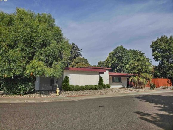 3107 Corona Dr
