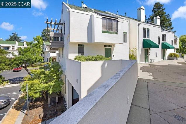 50 Mozden Ln Pleasant Hill, CA Condo Sold - Photo 1 of 25. Opens carousel modal