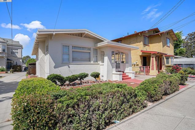 1315 Lincoln Ave Alameda, CA House Sold - Photo 1 of 25. Opens carousel modal