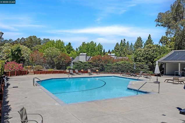 1496 Ashwood Dr