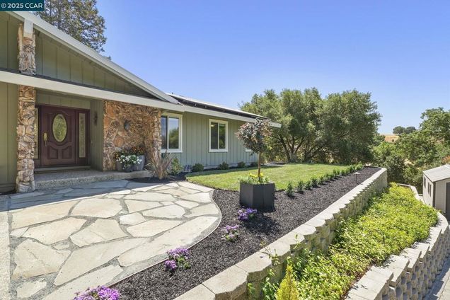 1883 Piedras Cir