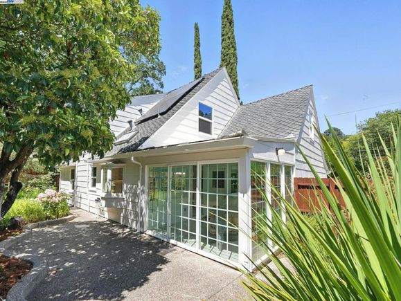 160 Moraga Way