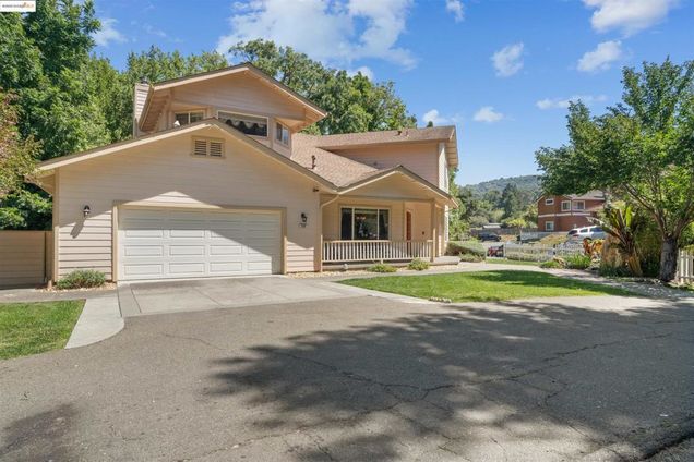 628 Stanley Ln