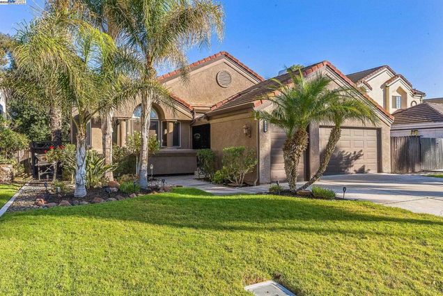 1995 Edgeview Way