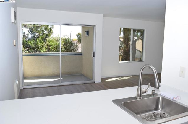 955 Shorepoint Ct Unit 110