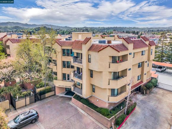 1201 Alta Vista Dr Unit 208