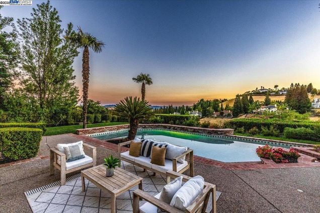 3411 Deer Ridge Dr