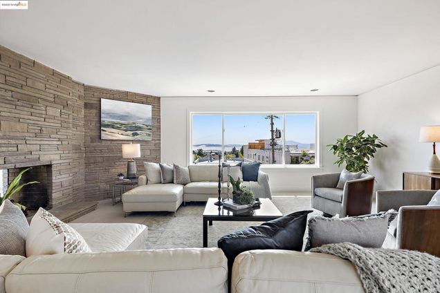 1519 Oxford Street Unit L Berkeley, CA Condo Active - Photo 1 of 25. Opens carousel modal