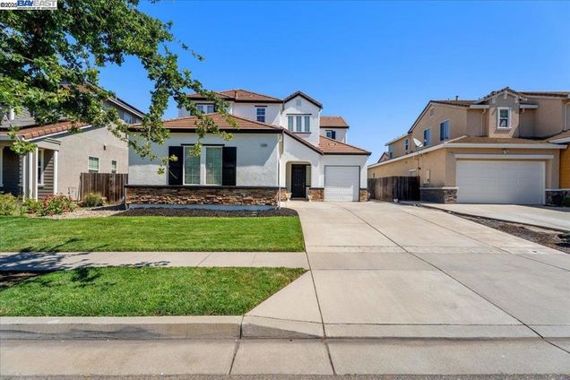 1498 Highland Dr