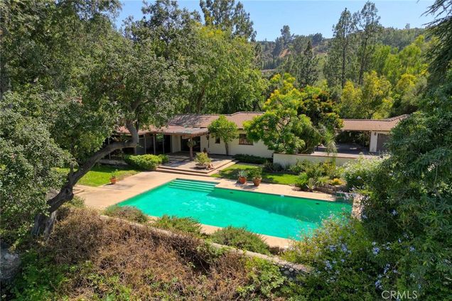 1075 Pine Oak Lane