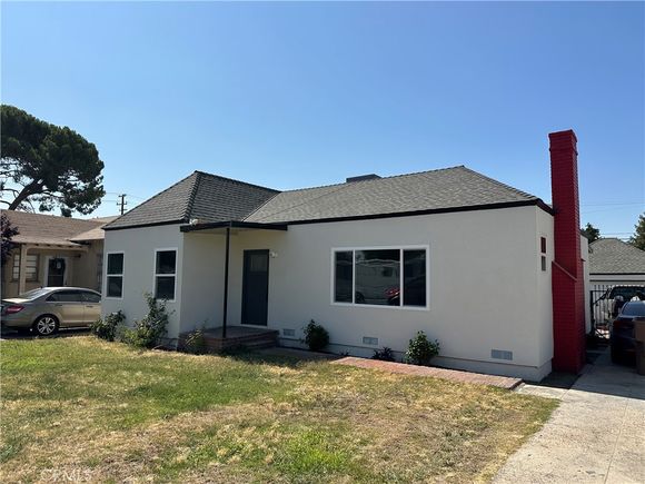 123 Linda Vista Drive Bakersfield, CA House Active - Photo 1 of 10. Opens carousel modal
