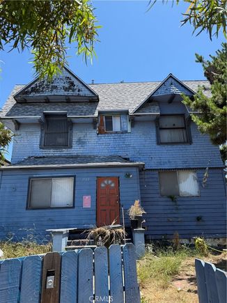 2722 S La Salle Avenue Los Angeles, CA Multifamily Contingent - Photo 1 of 29. Opens carousel modal