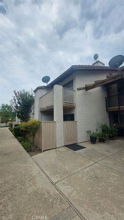 901 Golden Springs Drive Unit E14