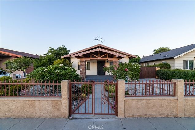 920 Cerritos Avenue Long Beach, CA Multifamily Active - Photo 1 of 27. Opens carousel modal