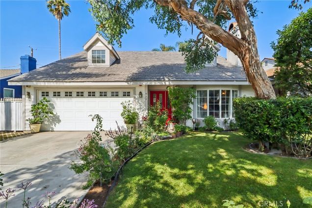 925 N Valley Street Burbank, CA House Active - Photo 1 of 28. Opens carousel modal