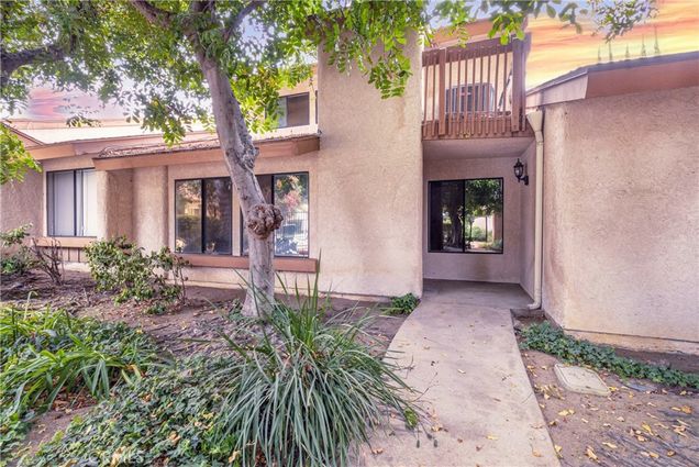 8540 De Soto Avenue Unit 49