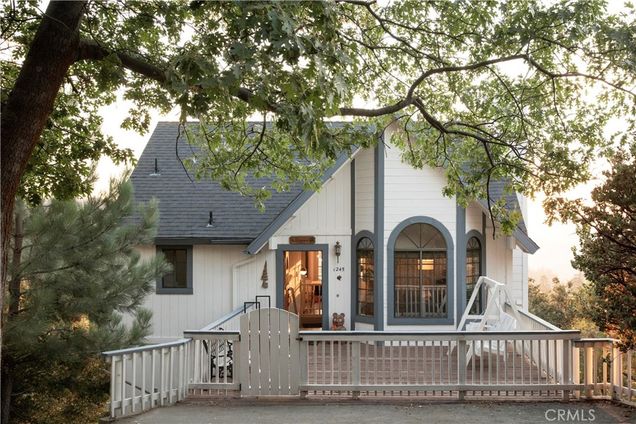 1245 Evergreen Lane