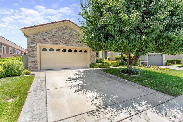 1790 N Forest Oaks Drive