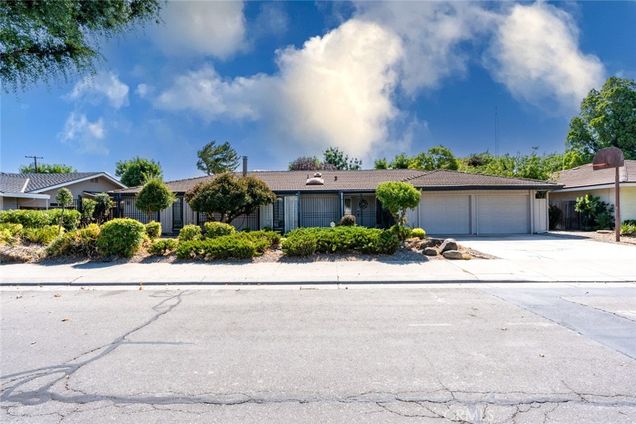 1838 Hillview Drive