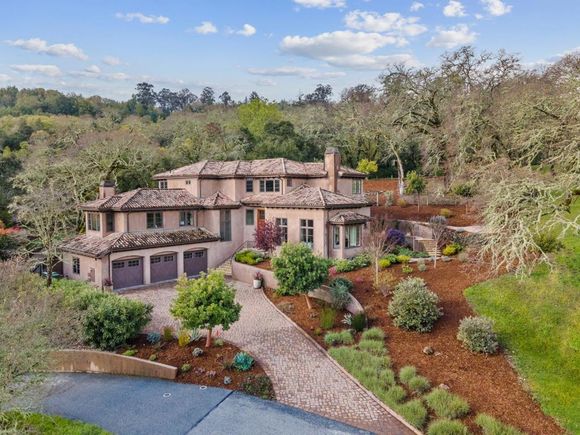 4 Buck Meadow Drive