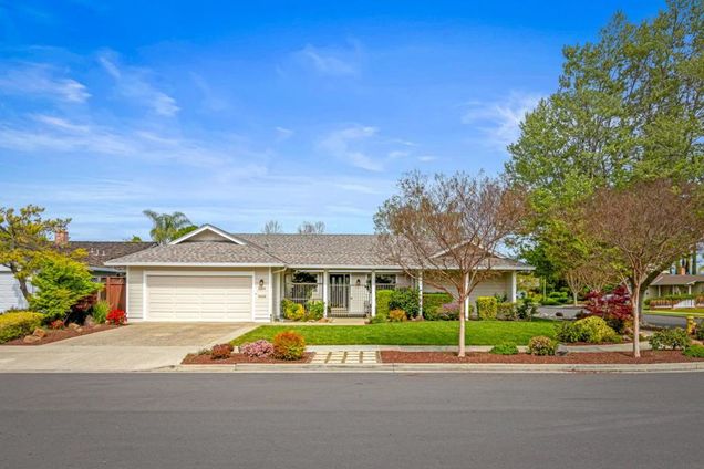 2356 Walden Square