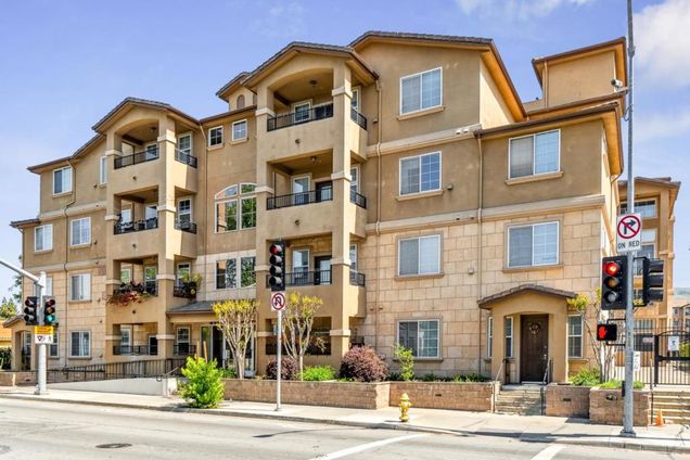 88 N Jackson Avenue Unit 414