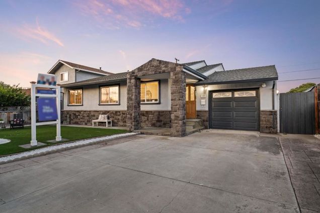 1459 Blackfield Drive