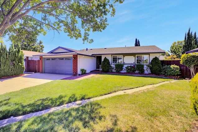 34863 Warwick Court