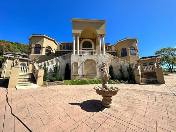 734 Bridle Ridge Court