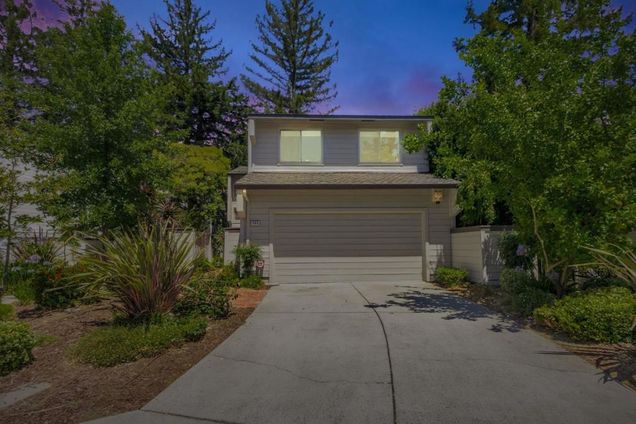 105 Strathmore Place