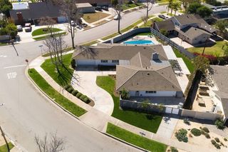 3216 E Gainsborough Road