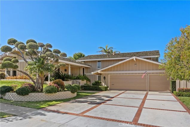 2609 Lighthouse Lane Corona del Mar, CA House Sold - Photo 1 of 25. Opens carousel modal