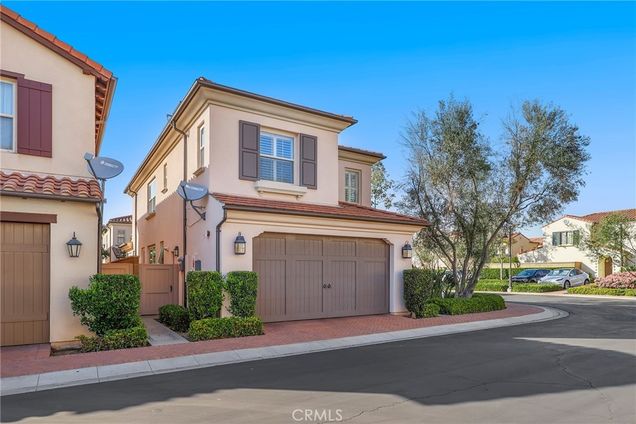 214 Traymore Irvine, CA Condo Sold - Photo 1 of 49. Opens carousel modal