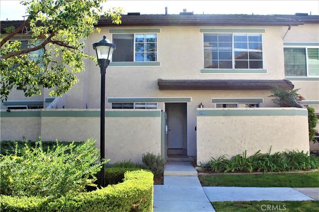 42 Columbia Unit 11 Irvine, CA Condo Active - Photo 1 of 8. Opens carousel modal