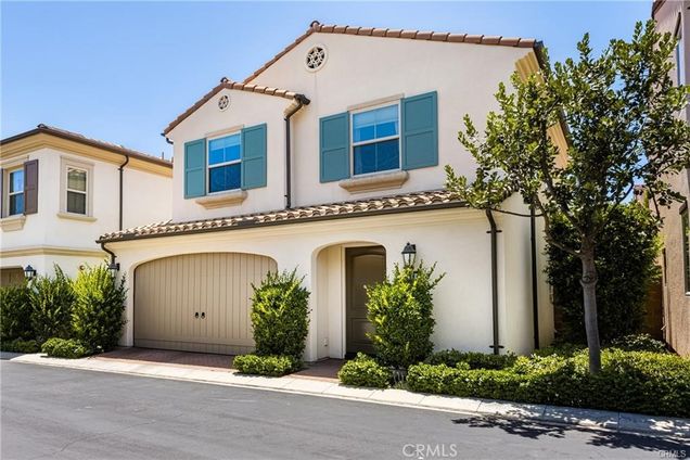 38 Larkfield Irvine, CA Condo Active - Photo 1 of 41. Opens carousel modal