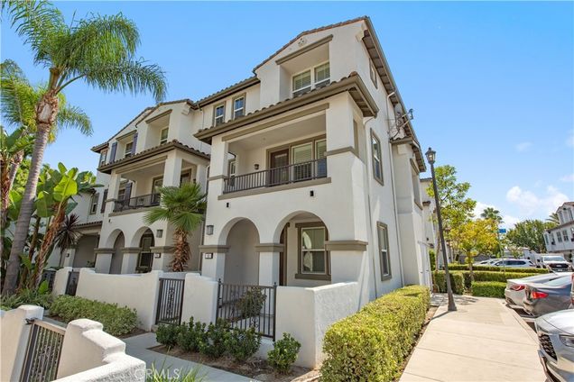 11 Travis Road