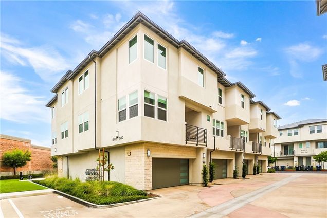 1914 W Bushell Street Anaheim, CA Condo Active - Photo 1 of 28. Opens carousel modal